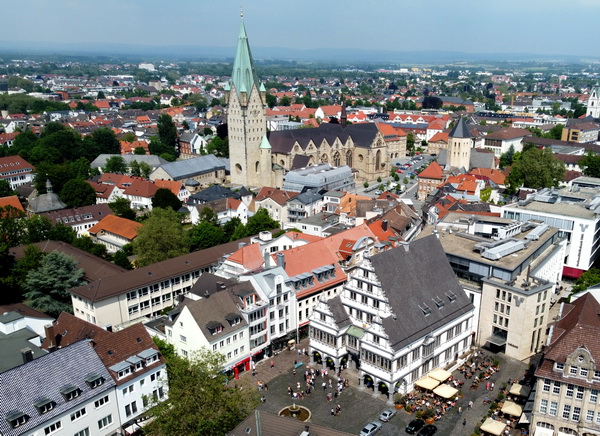 Paderborner Rathaus und Dom aus der Vogelperspektive